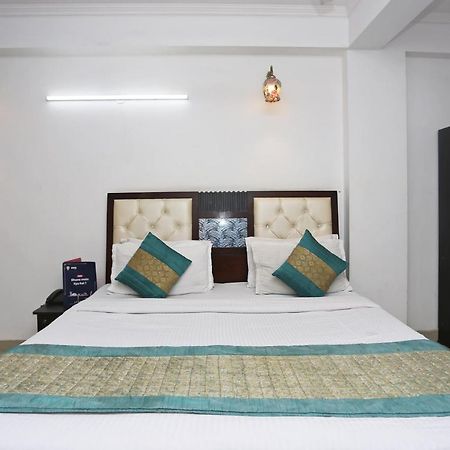 Oyo 8253 Golden Heights Otel Yeni Delhi Dış mekan fotoğraf
