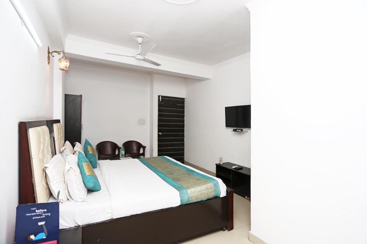 Oyo 8253 Golden Heights Otel Yeni Delhi Dış mekan fotoğraf
