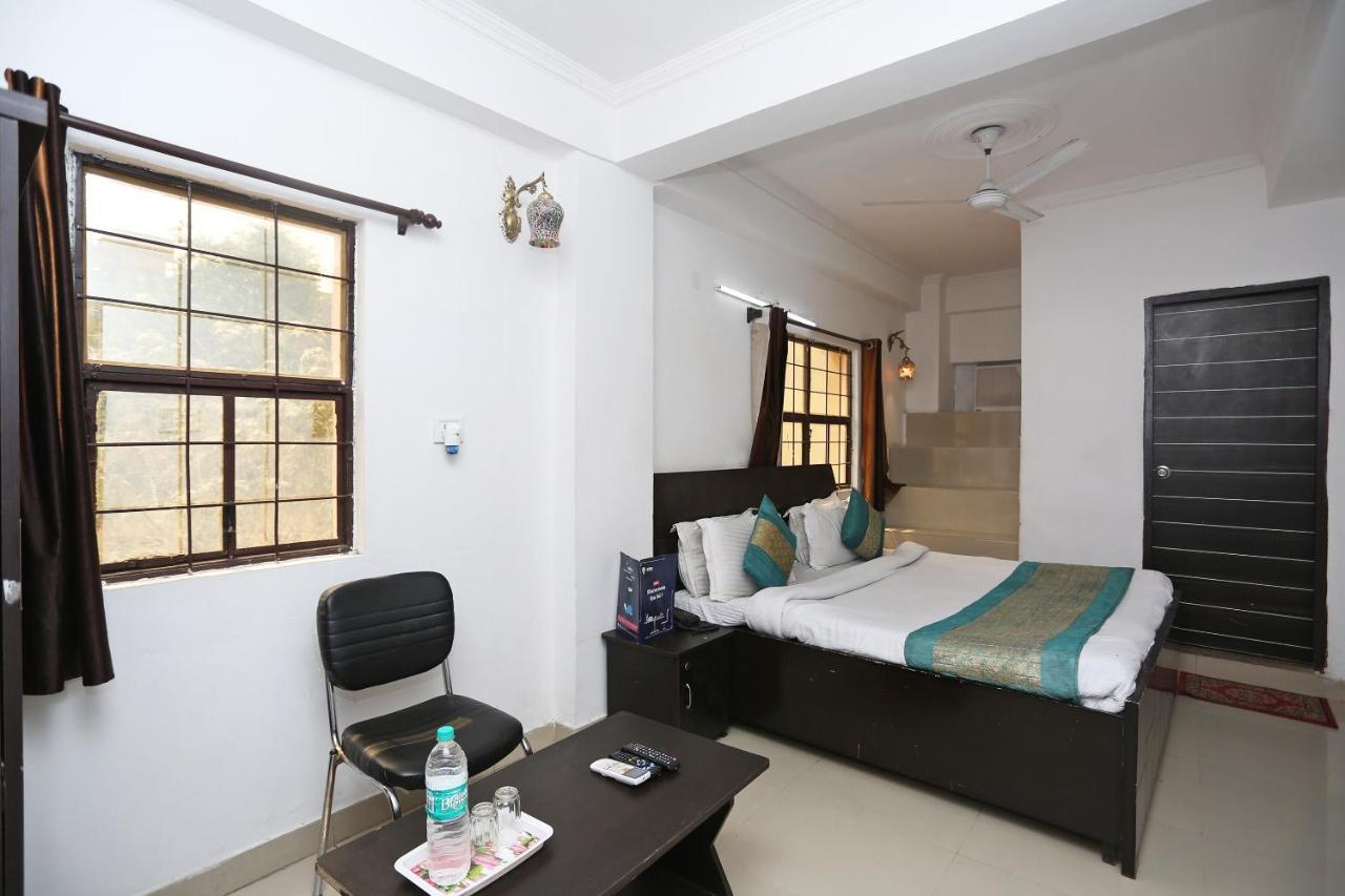 Oyo 8253 Golden Heights Otel Yeni Delhi Dış mekan fotoğraf