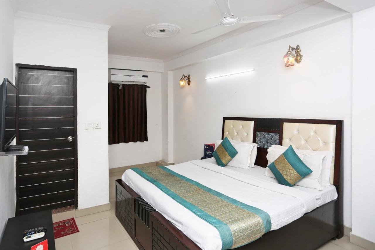 Oyo 8253 Golden Heights Otel Yeni Delhi Dış mekan fotoğraf