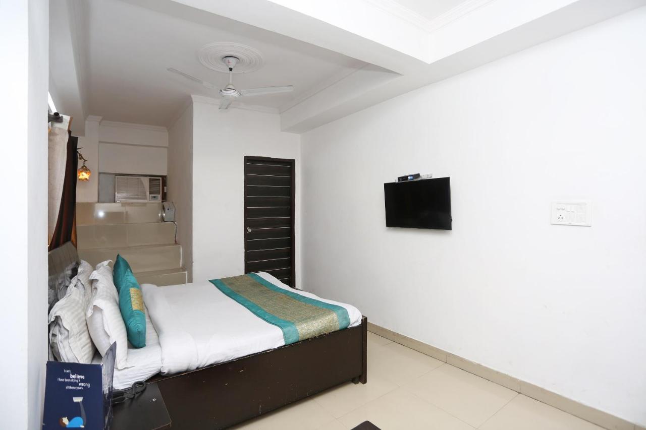 Oyo 8253 Golden Heights Otel Yeni Delhi Dış mekan fotoğraf