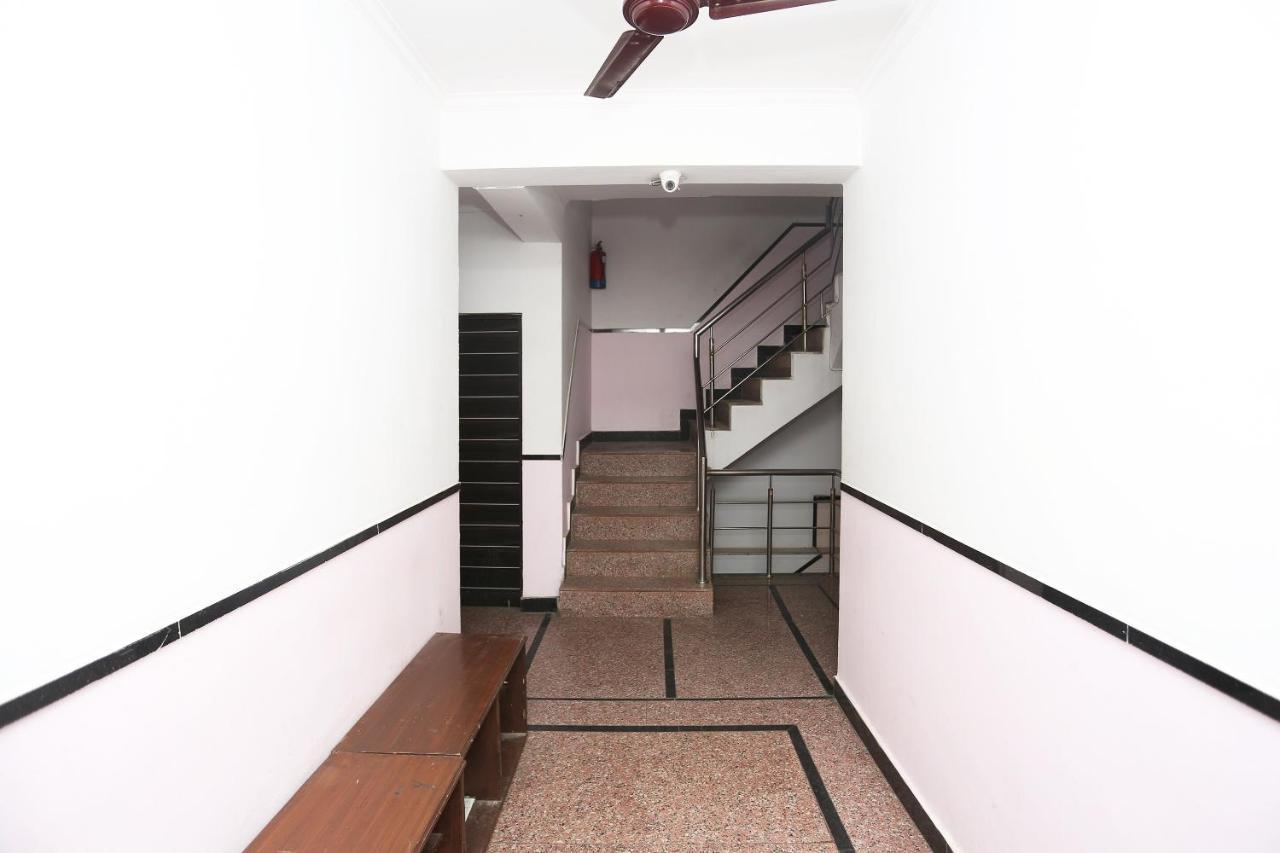 Oyo 8253 Golden Heights Otel Yeni Delhi Dış mekan fotoğraf