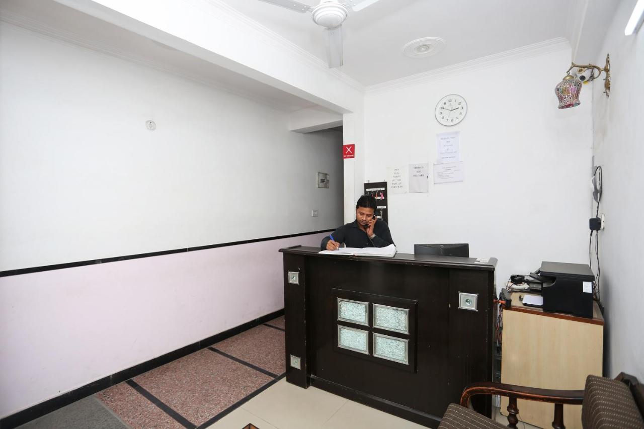 Oyo 8253 Golden Heights Otel Yeni Delhi Dış mekan fotoğraf