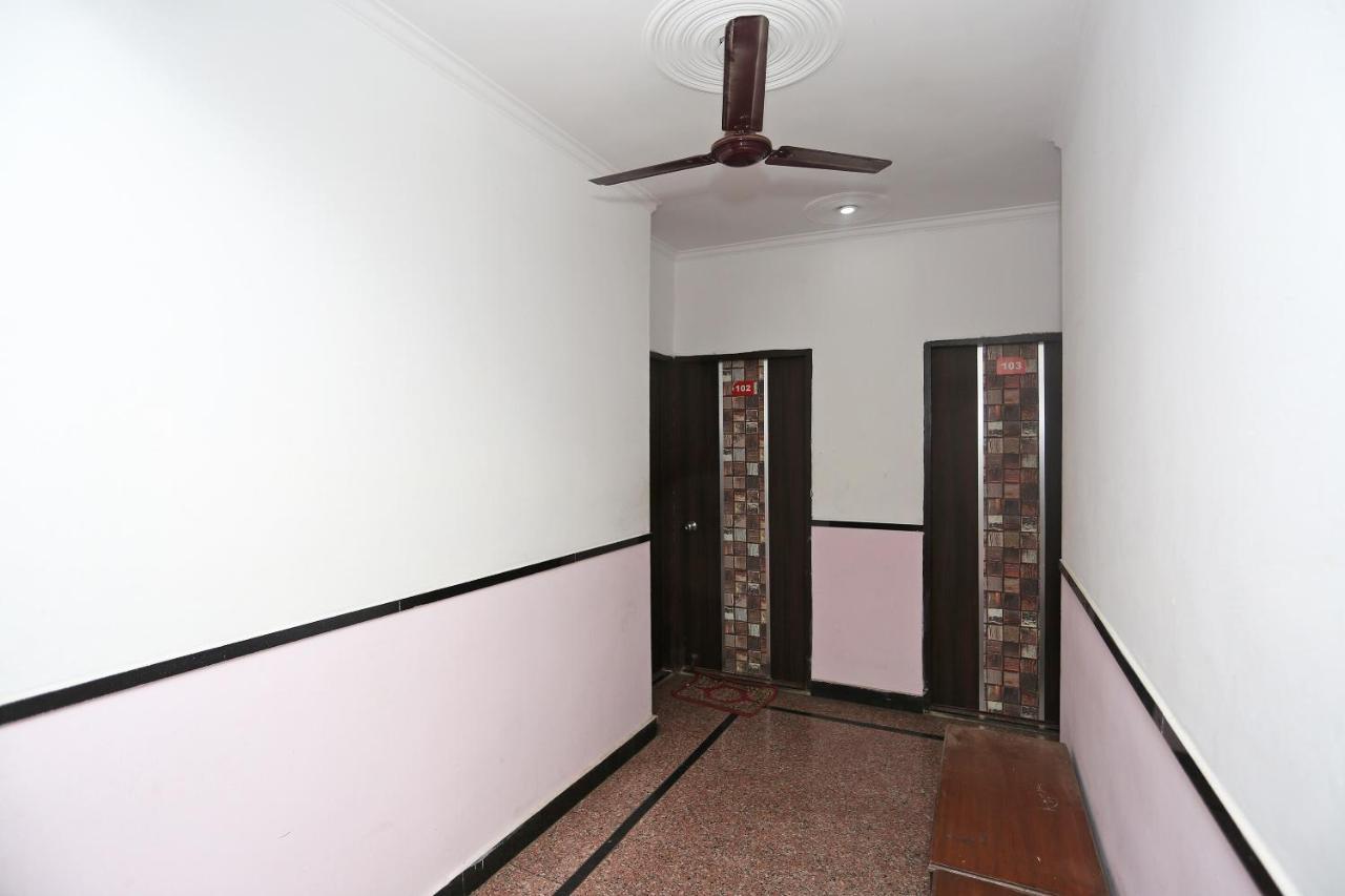 Oyo 8253 Golden Heights Otel Yeni Delhi Dış mekan fotoğraf