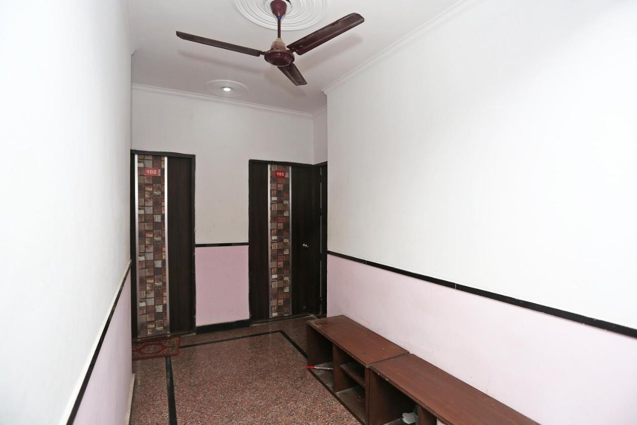 Oyo 8253 Golden Heights Otel Yeni Delhi Dış mekan fotoğraf