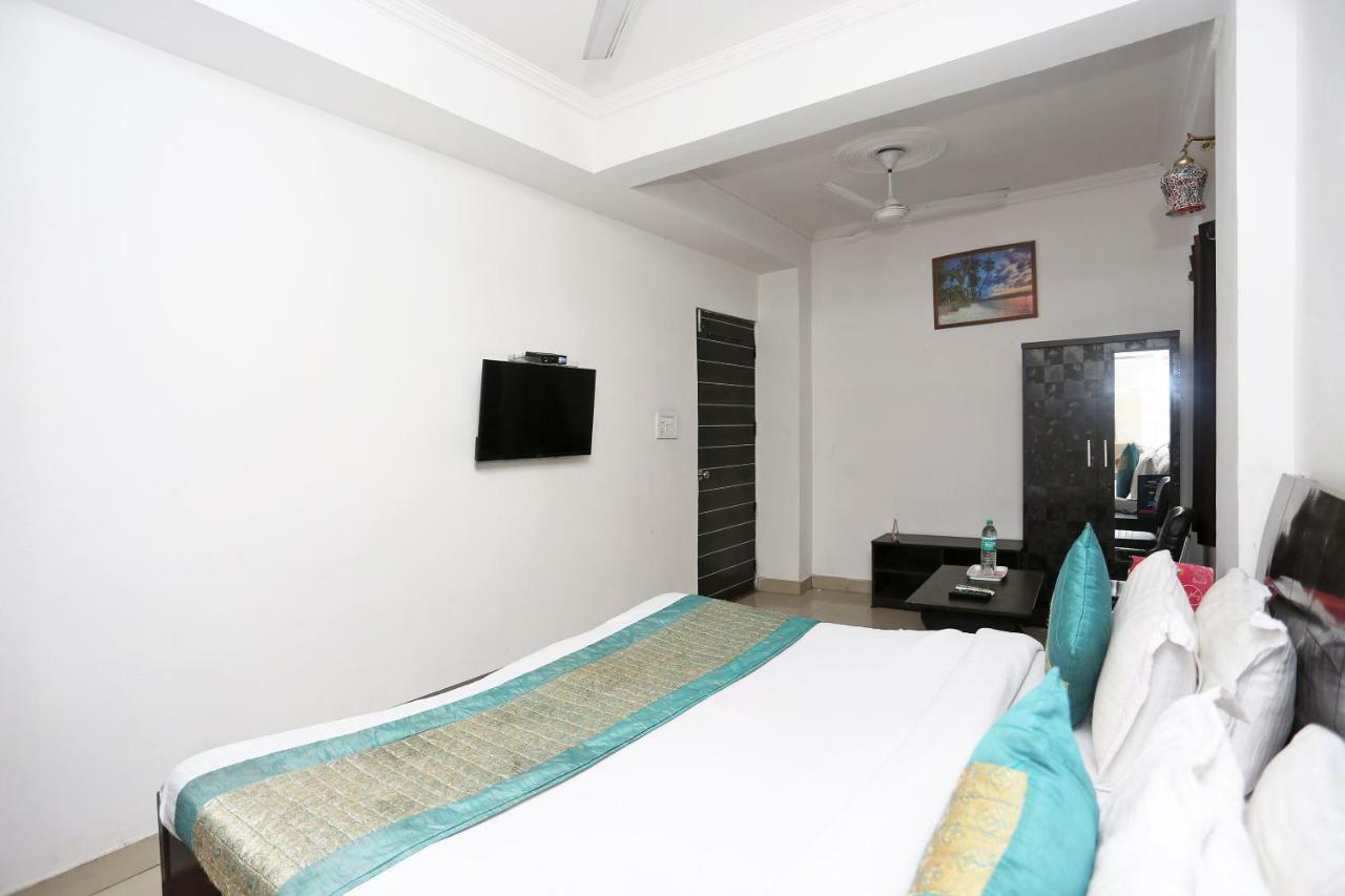 Oyo 8253 Golden Heights Otel Yeni Delhi Dış mekan fotoğraf